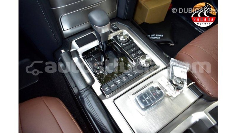 Big with watermark toyota land cruiser anse la raye import dubai 1635