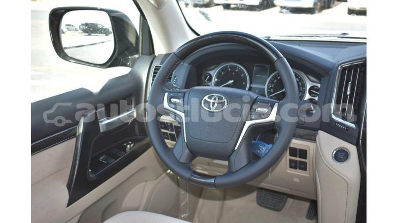 Big with watermark toyota land cruiser anse la raye import dubai 1641