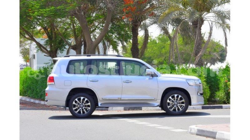 Big with watermark toyota land cruiser anse la raye import dubai 1643