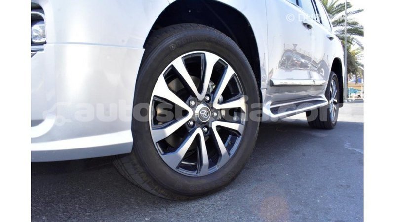 Big with watermark toyota land cruiser anse la raye import dubai 1643