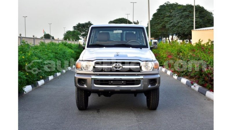 Big with watermark toyota land cruiser anse la raye import dubai 1645