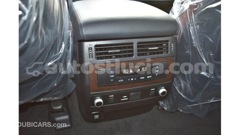 Big with watermark toyota land cruiser anse la raye import dubai 1653