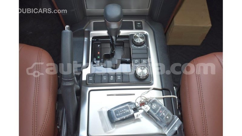 Big with watermark toyota land cruiser anse la raye import dubai 1658