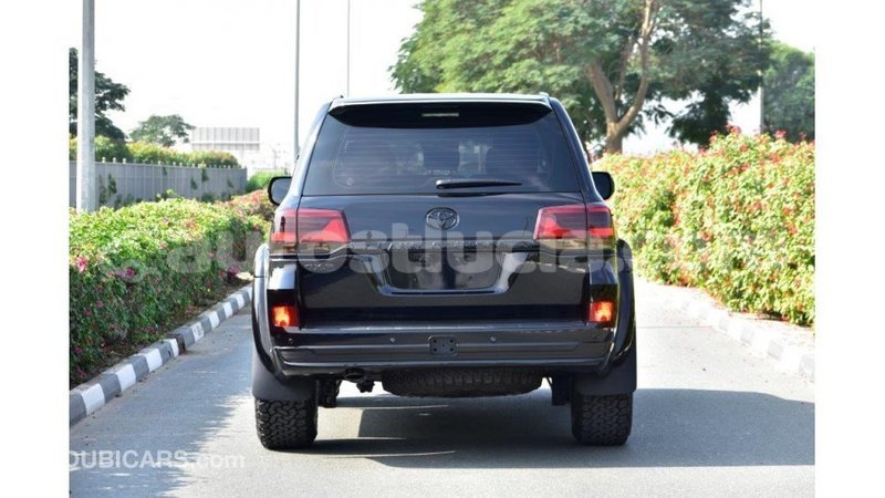 Big with watermark toyota land cruiser anse la raye import dubai 1658
