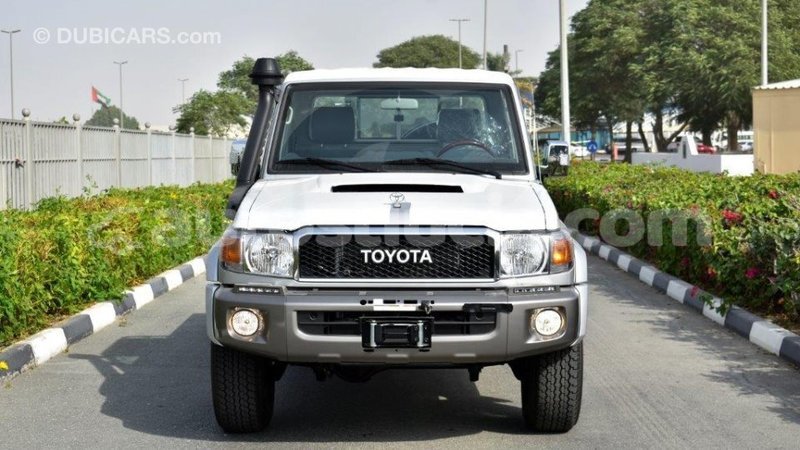 Big with watermark toyota land cruiser anse la raye import dubai 1661