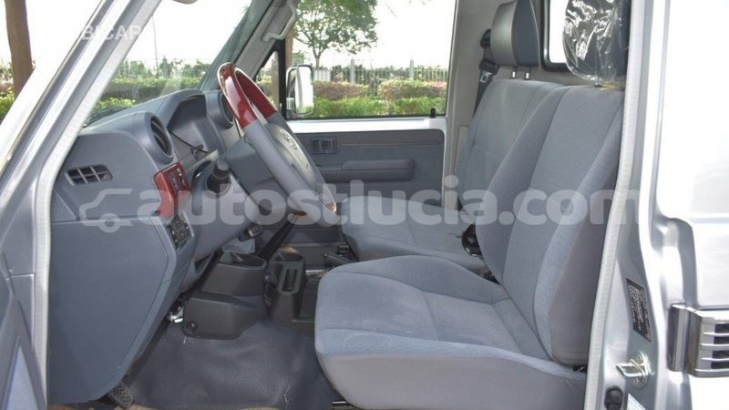 Big with watermark toyota land cruiser anse la raye import dubai 1661