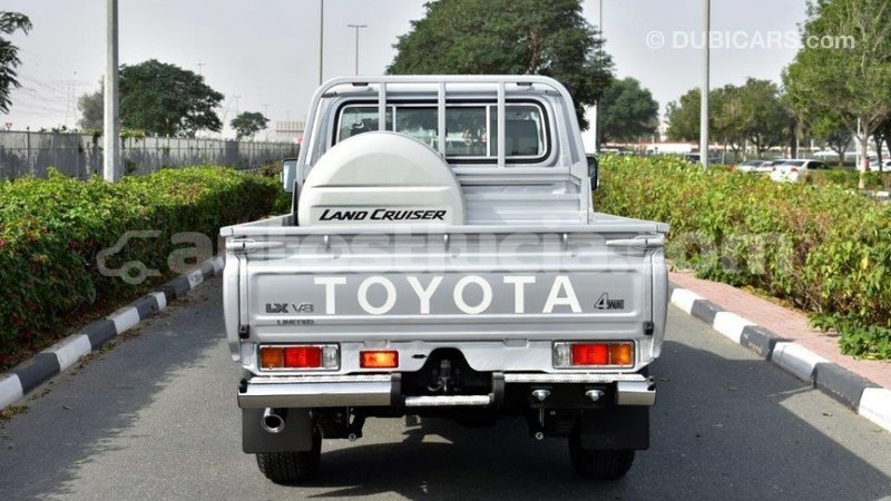Big with watermark toyota land cruiser anse la raye import dubai 1661