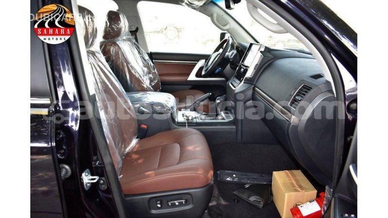 Big with watermark toyota land cruiser anse la raye import dubai 1665