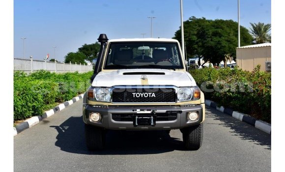 Buy Import Toyota Land Cruiser Beige Car in Import - Dubai in Anse-la-Raye Buy Import Toyota Land Cruiser Beige Car in Import - Dubai in Anse-la-Raye