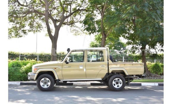 Buy Import Toyota Land Cruiser Beige Car in Import - Dubai in Anse-la-Raye Buy Import Toyota Land Cruiser Beige Car in Import - Dubai in Anse-la-Raye