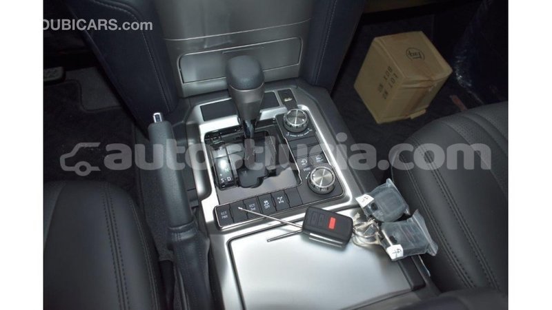 Big with watermark toyota land cruiser anse la raye import dubai 1673