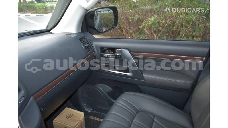 Big with watermark toyota land cruiser anse la raye import dubai 1673