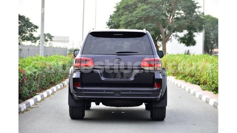 Big with watermark toyota land cruiser anse la raye import dubai 1673
