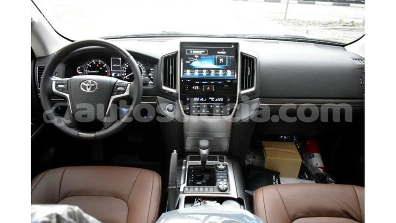 Big with watermark toyota land cruiser anse la raye import dubai 1676