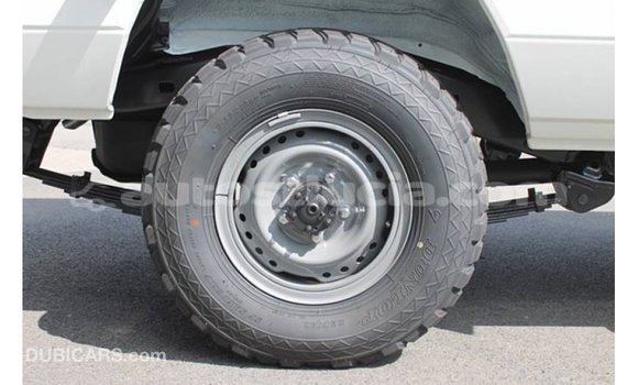 Acheter Import Voiture Toyota Land Cruiser Blanc à Import - Dubai, Anse-la-Raye Acheter Import Voiture Toyota Land Cruiser Blanc à Import - Dubai, Anse-la-Raye