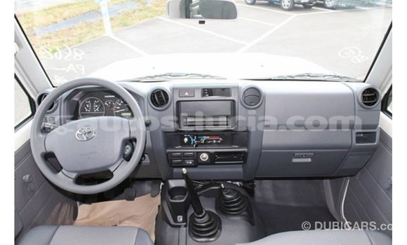 Acheter Import Voiture Toyota Land Cruiser Blanc à Import - Dubai, Anse-la-Raye Acheter Import Voiture Toyota Land Cruiser Blanc à Import - Dubai, Anse-la-Raye