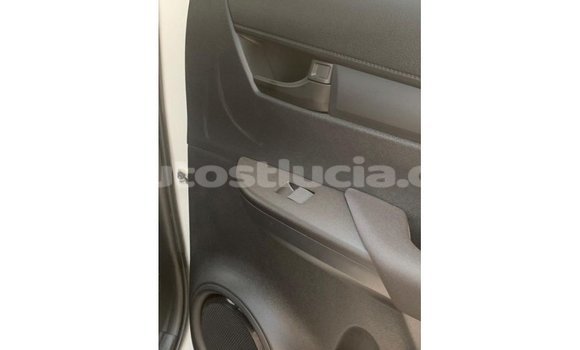 Buy Import Toyota Hilux White Car in Import - Dubai in Anse-la-Raye Buy Import Toyota Hilux White Car in Import - Dubai in Anse-la-Raye
