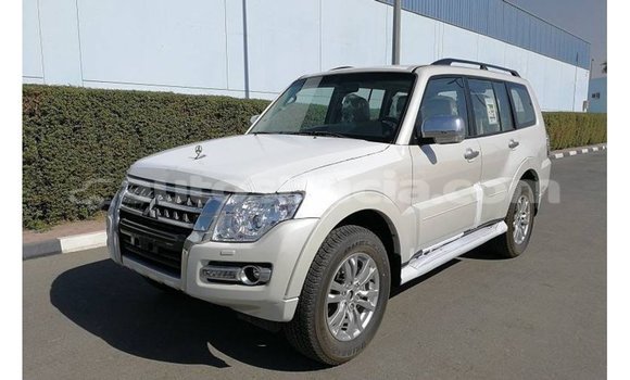 Acheter Import Voiture Mitsubishi Pajero Blanc à Import - Dubai, Anse-la-Raye Acheter Import Voiture Mitsubishi Pajero Blanc à Import - Dubai, Anse-la-Raye
