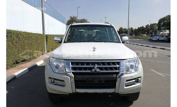 Acheter Import Voiture Mitsubishi Pajero Blanc à Import - Dubai, Anse-la-Raye Acheter Import Voiture Mitsubishi Pajero Blanc à Import - Dubai, Anse-la-Raye
