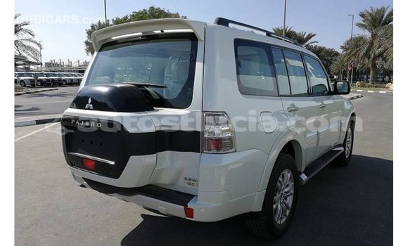 Acheter Import Voiture Mitsubishi Pajero Blanc à Import - Dubai, Anse-la-Raye Acheter Import Voiture Mitsubishi Pajero Blanc à Import - Dubai, Anse-la-Raye