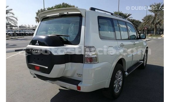 Acheter Import Voiture Mitsubishi Pajero Blanc à Import - Dubai, Anse-la-Raye Acheter Import Voiture Mitsubishi Pajero Blanc à Import - Dubai, Anse-la-Raye