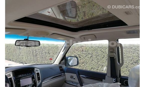 Acheter Import Voiture Mitsubishi Pajero Blanc à Import - Dubai, Anse-la-Raye Acheter Import Voiture Mitsubishi Pajero Blanc à Import - Dubai, Anse-la-Raye