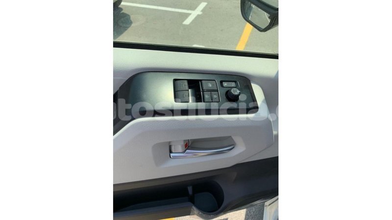 Big with watermark toyota hiace anse la raye import dubai 1714