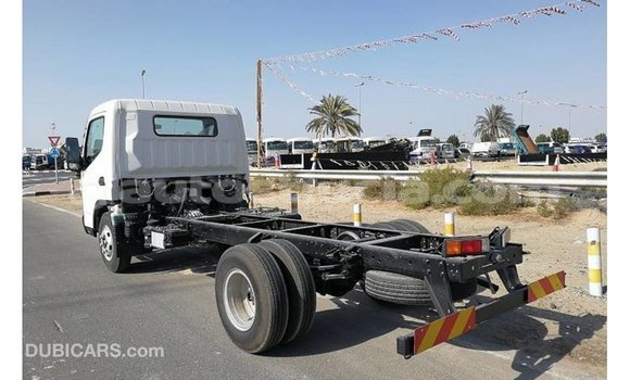 Acheter Import Voiture Mitsubishi Carisma Blanc à Import - Dubai, Anse-la-Raye Acheter Import Voiture Mitsubishi Carisma Blanc à Import - Dubai, Anse-la-Raye