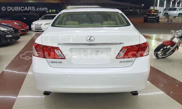 Acheter Import Voiture Lexus ES Blanc à Import - Dubai, Anse-la-Raye