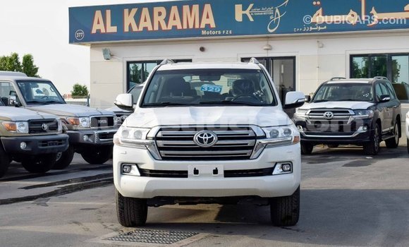 Acheter Import Voiture Toyota Land Cruiser Blanc à Import - Dubai, Anse-la-Raye Acheter Import Voiture Toyota Land Cruiser Blanc à Import - Dubai, Anse-la-Raye