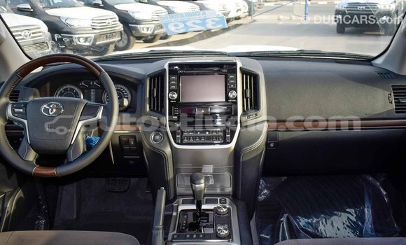 Acheter Import Voiture Toyota Land Cruiser Blanc à Import - Dubai, Anse-la-Raye Acheter Import Voiture Toyota Land Cruiser Blanc à Import - Dubai, Anse-la-Raye