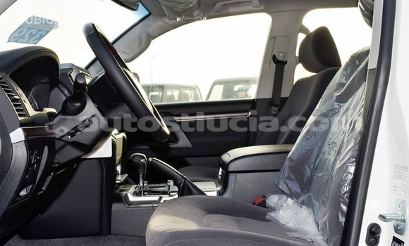 Acheter Import Voiture Toyota Land Cruiser Blanc à Import - Dubai, Anse-la-Raye Acheter Import Voiture Toyota Land Cruiser Blanc à Import - Dubai, Anse-la-Raye