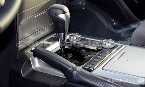 Acheter Import Voiture Toyota Land Cruiser Blanc à Import - Dubai, Anse-la-Raye Acheter Import Voiture Toyota Land Cruiser Blanc à Import - Dubai, Anse-la-Raye