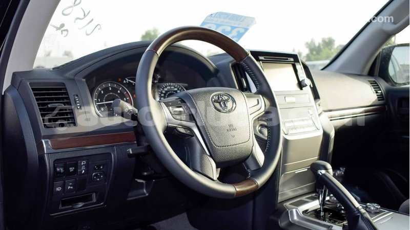 Big with watermark toyota land cruiser anse la raye import dubai 1737