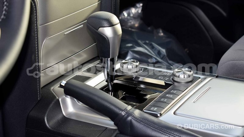 Big with watermark toyota land cruiser anse la raye import dubai 1737