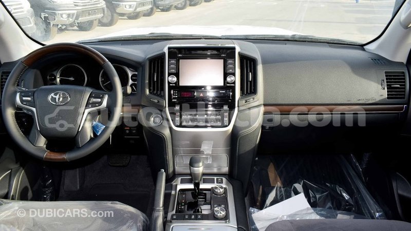 Big with watermark toyota land cruiser anse la raye import dubai 1741