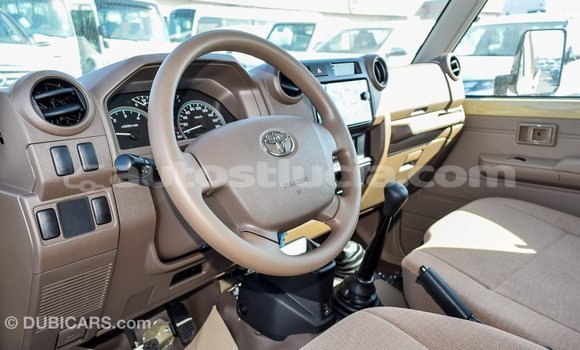 Acheter Import Voiture Toyota Land Cruiser Beige à Import - Dubai, Anse-la-Raye Acheter Import Voiture Toyota Land Cruiser Beige à Import - Dubai, Anse-la-Raye