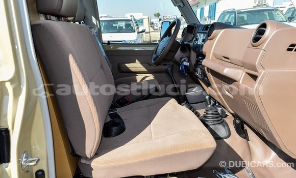 Acheter Import Voiture Toyota Land Cruiser Beige à Import - Dubai, Anse-la-Raye Acheter Import Voiture Toyota Land Cruiser Beige à Import - Dubai, Anse-la-Raye