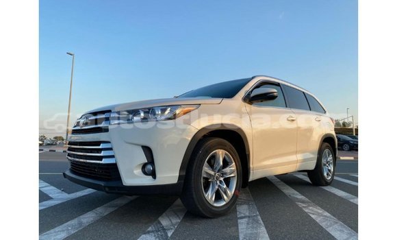 Buy Import Toyota Highlander White Car in Import - Dubai in Anse-la-Raye Buy Import Toyota Highlander White Car in Import - Dubai in Anse-la-Raye