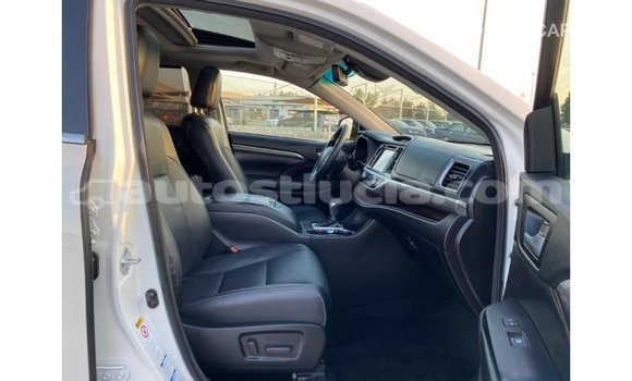 Buy Import Toyota Highlander White Car in Import - Dubai in Anse-la-Raye Buy Import Toyota Highlander White Car in Import - Dubai in Anse-la-Raye