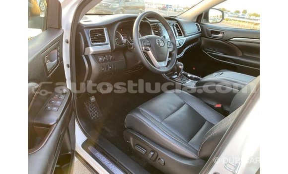 Buy Import Toyota Highlander White Car in Import - Dubai in Anse-la-Raye Buy Import Toyota Highlander White Car in Import - Dubai in Anse-la-Raye