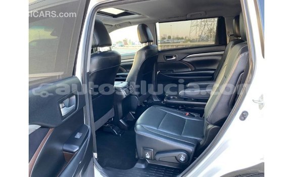 Buy Import Toyota Highlander White Car in Import - Dubai in Anse-la-Raye Buy Import Toyota Highlander White Car in Import - Dubai in Anse-la-Raye