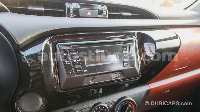 Big with watermark toyota hilux anse la raye import dubai 1833