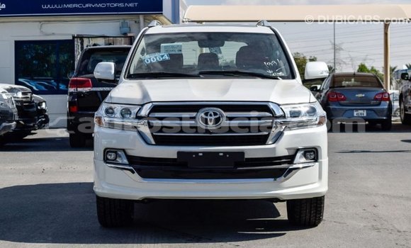 Acheter Import Voiture Toyota Land Cruiser Blanc à Import - Dubai, Anse-la-Raye Acheter Import Voiture Toyota Land Cruiser Blanc à Import - Dubai, Anse-la-Raye
