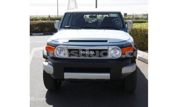 Acheter Import Voiture Toyota FJ Cruiser Bleu à Import - Dubai, Anse-la-Raye Acheter Import Voiture Toyota FJ Cruiser Bleu à Import - Dubai, Anse-la-Raye
