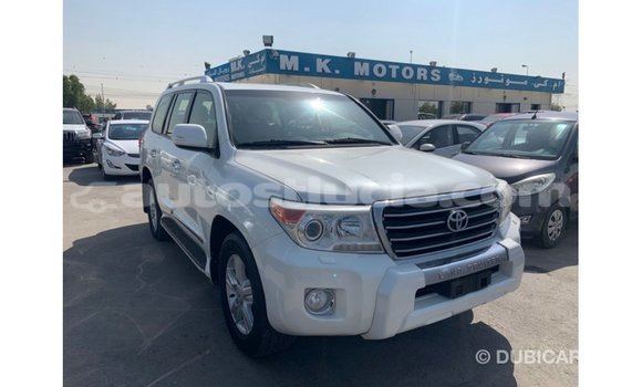 Acheter Import Voiture Toyota Land Cruiser Blanc à Import - Dubai, Anse-la-Raye Acheter Import Voiture Toyota Land Cruiser Blanc à Import - Dubai, Anse-la-Raye