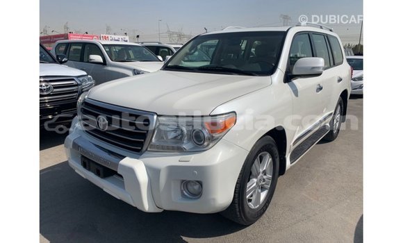 Acheter Import Voiture Toyota Land Cruiser Blanc à Import - Dubai, Anse-la-Raye Acheter Import Voiture Toyota Land Cruiser Blanc à Import - Dubai, Anse-la-Raye