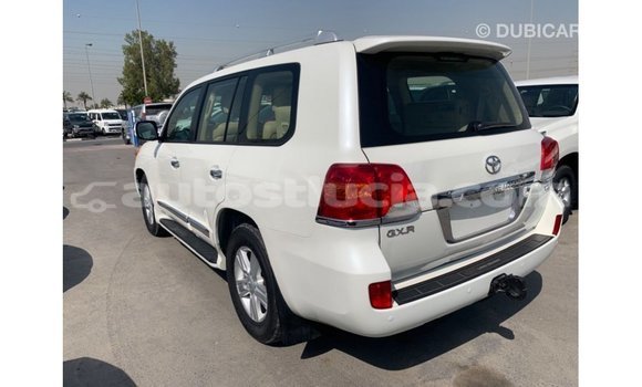 Acheter Import Voiture Toyota Land Cruiser Blanc à Import - Dubai, Anse-la-Raye Acheter Import Voiture Toyota Land Cruiser Blanc à Import - Dubai, Anse-la-Raye