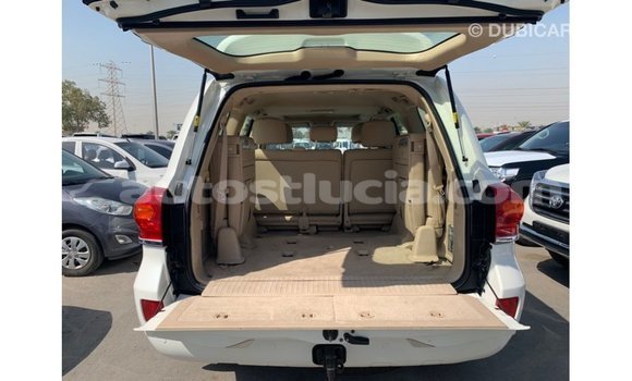 Acheter Import Voiture Toyota Land Cruiser Blanc à Import - Dubai, Anse-la-Raye Acheter Import Voiture Toyota Land Cruiser Blanc à Import - Dubai, Anse-la-Raye