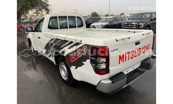 Buy Import Mitsubishi L200 White Car in Import - Dubai in Anse-la-Raye Buy Import Mitsubishi L200 White Car in Import - Dubai in Anse-la-Raye